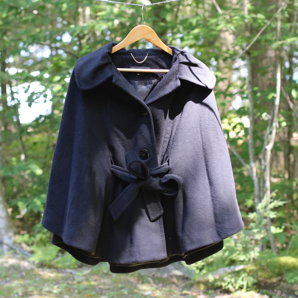 ELLEN TRACY cape coat